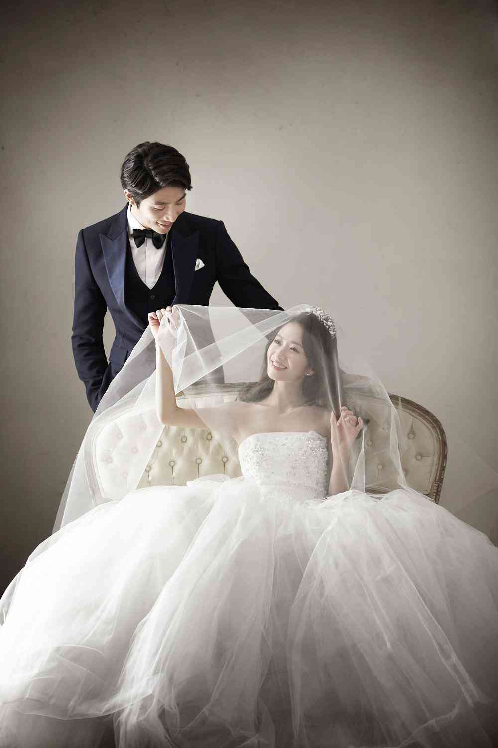 化妆品水乳摆台效果图(化妆台化妆品摆放效果图)插图2