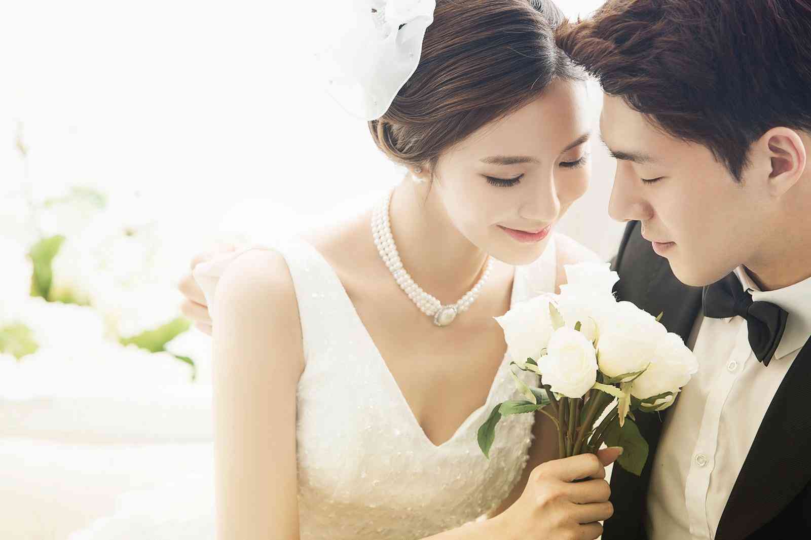 化妆品水乳摆台效果图(化妆台化妆品摆放效果图)插图3