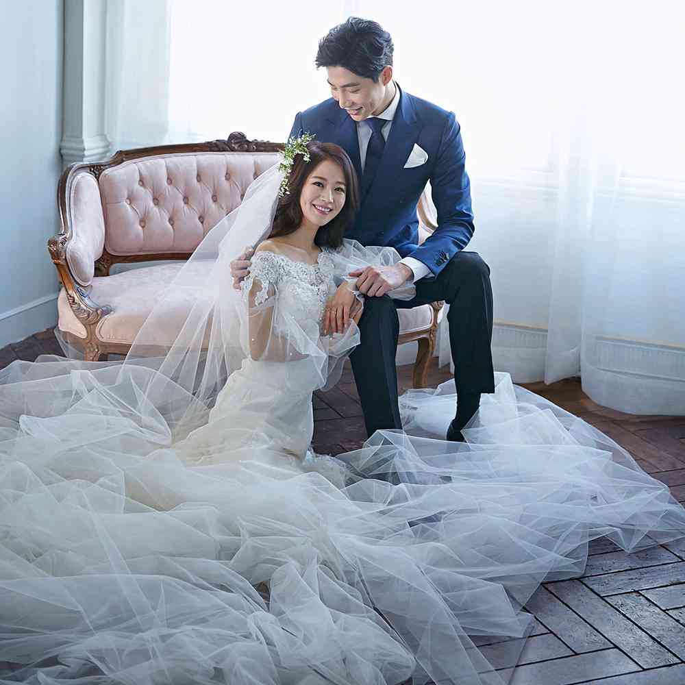 化妆品水乳摆台效果图(化妆台化妆品摆放效果图)插图5