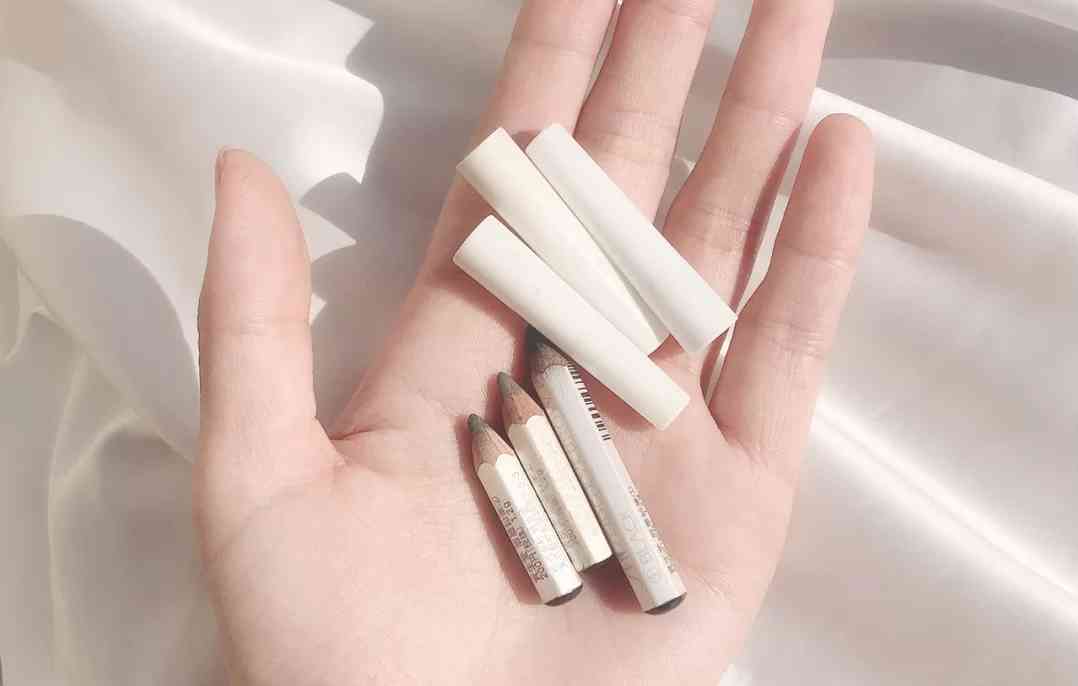 新手基本化妆品清单表图片(日常化妆用品清单)插图4 新手基本化妆品清单表图片(日常化妆用品清单)插图4