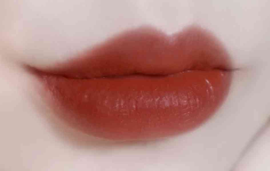 新手基本化妆品清单表图片(日常化妆用品清单)插图10 新手基本化妆品清单表图片(日常化妆用品清单)插图10