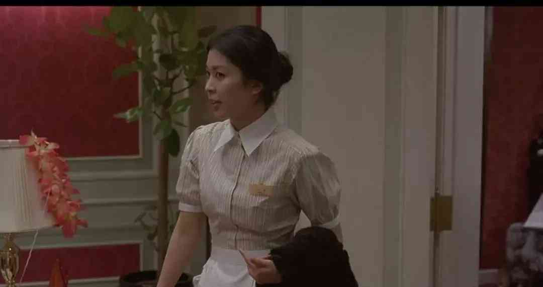 化妆品展示厅前台图片真实(化妆品展示柜效果图片高端)插图3 化妆品展示厅前台图片真实(化妆品展示柜效果图片高端)插图3