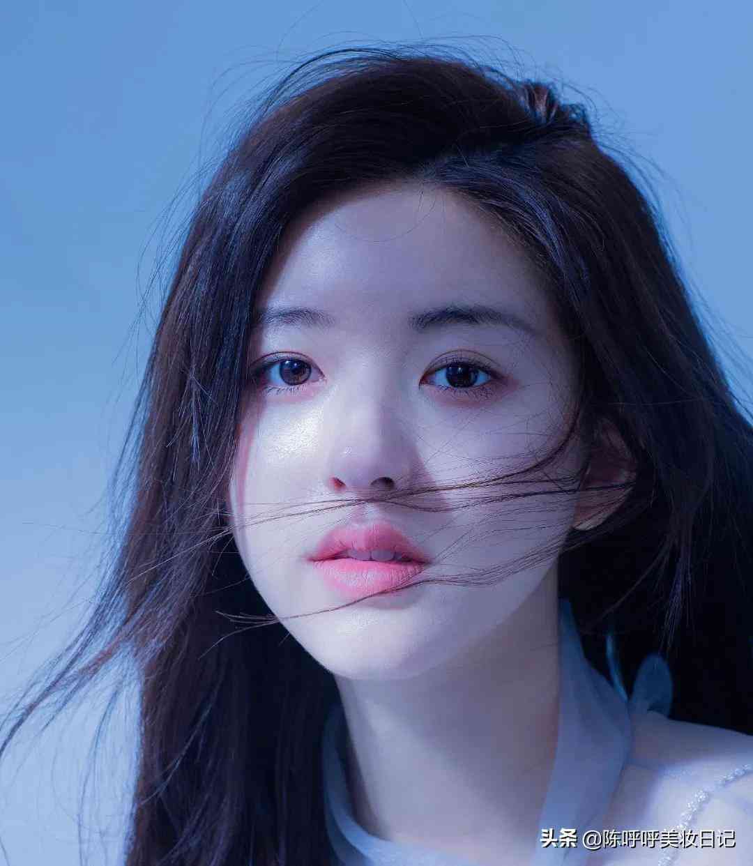 十年三月三十日用的化妆品(三十多岁用什么牌子的化妆品)