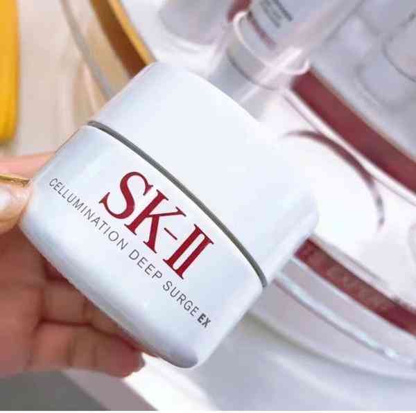 美白嫩脸的化妆品(脸部美白护肤品)插图1