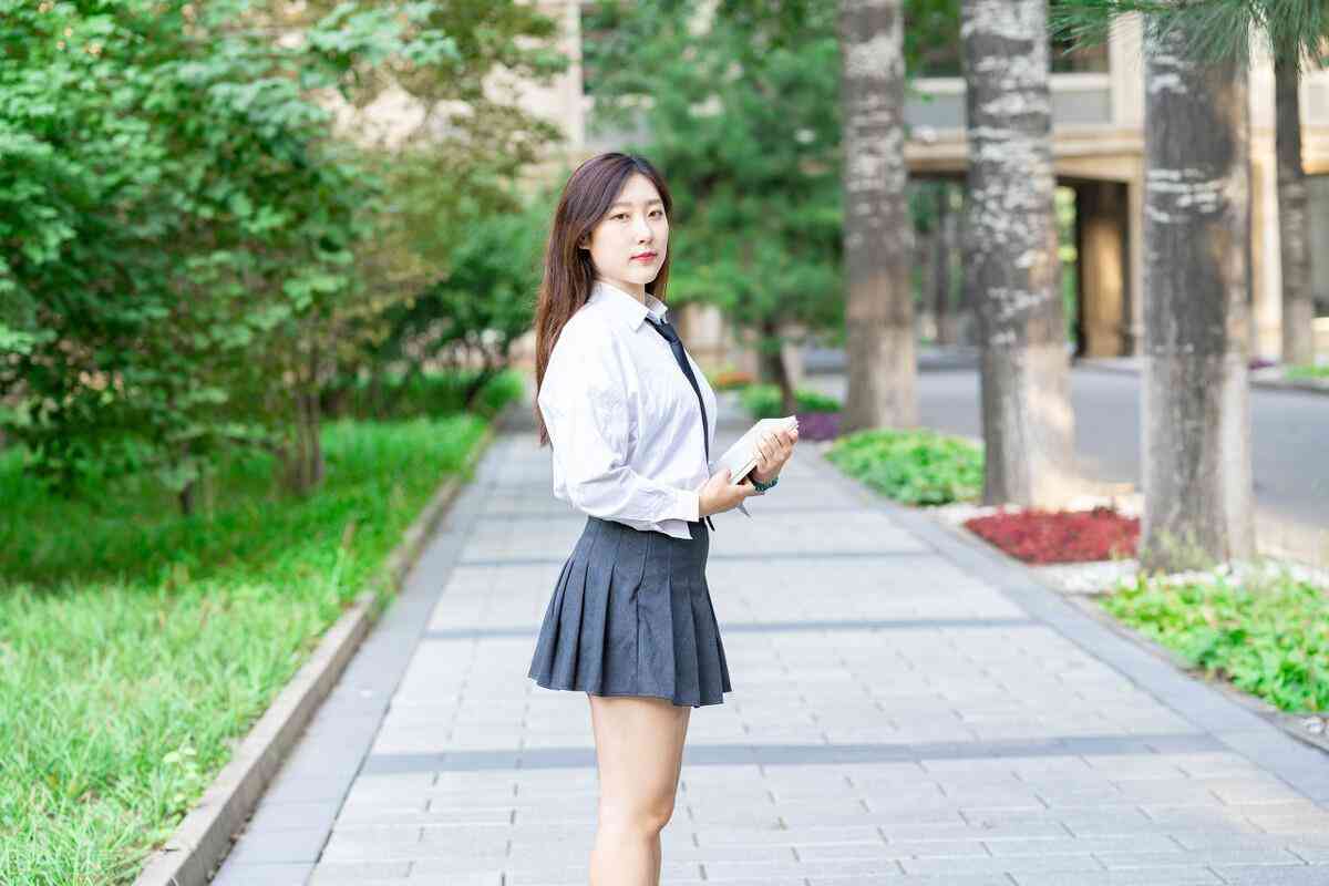 室友偷化妆品20万元怎么办(室友偷偷用我化妆品犯法吗)