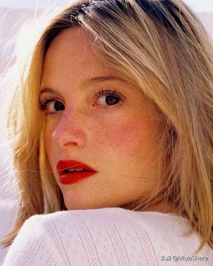 化妆品碰到痘痘刺痛(用化妆品脸刺疼)插图1