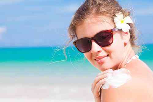 遮阳帽上面化妆品怎么用(遮阳帽怎么戴)插图2