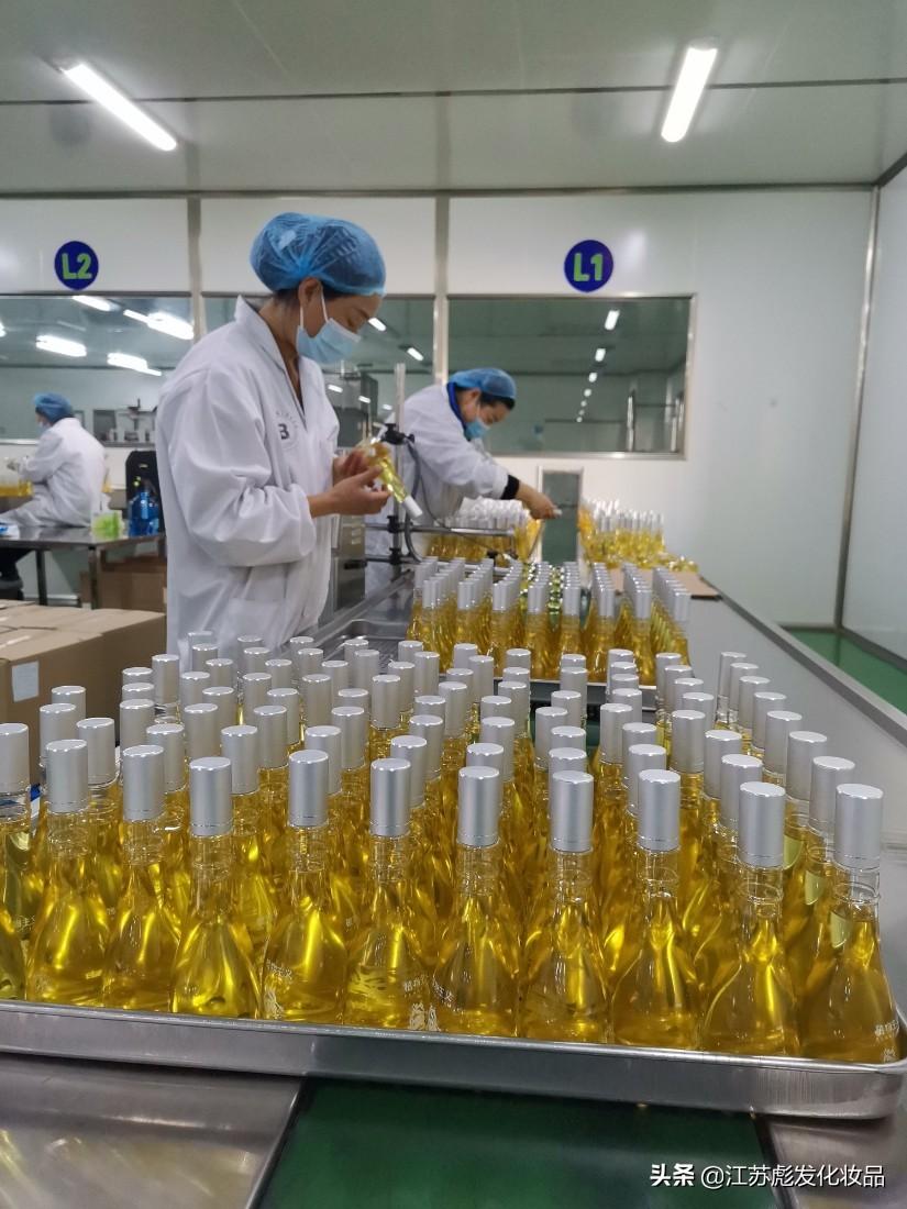 换化妆品全套步骤图解(化妆品彩妆套装全套化妆教程)