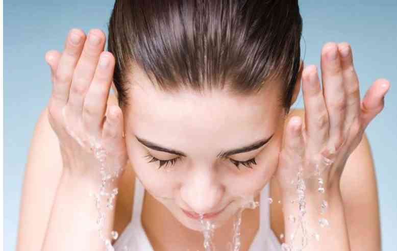 化妆品可以去油脂吗(油脂的皮肤用什么化妆品好)插图5 化妆品可以去油脂吗(油脂的皮肤用什么化妆品好)插图5