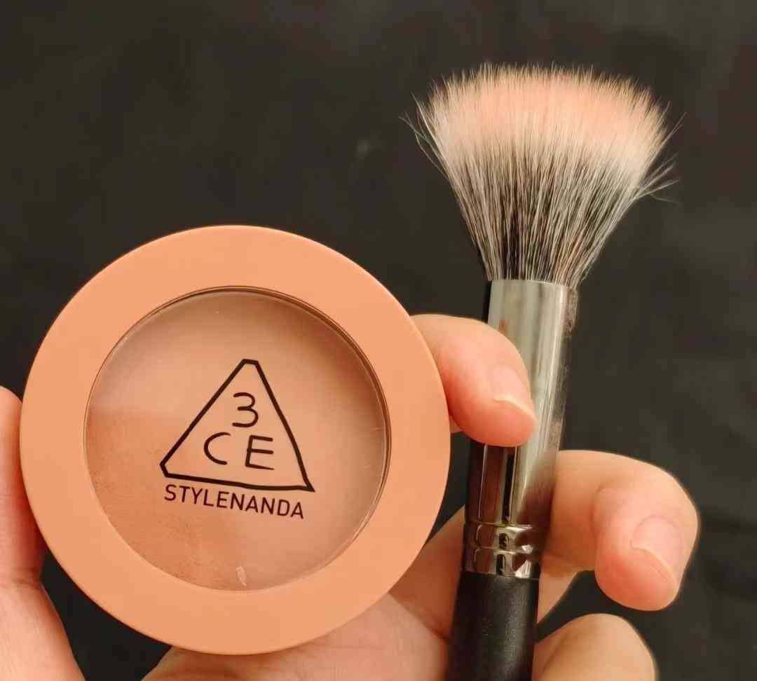 化淡妆需要什么化妆品(初学化妆需要哪些东西)插图10 化淡妆需要什么化妆品(初学化妆需要哪些东西)插图10