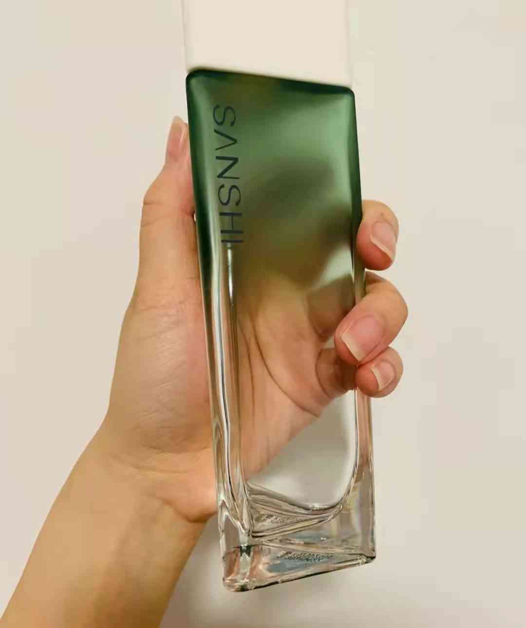 哪种化妆品补水又不长痘(哪款护肤品补水不闷痘)插图1 哪种化妆品补水又不长痘(哪款护肤品补水不闷痘)插图1