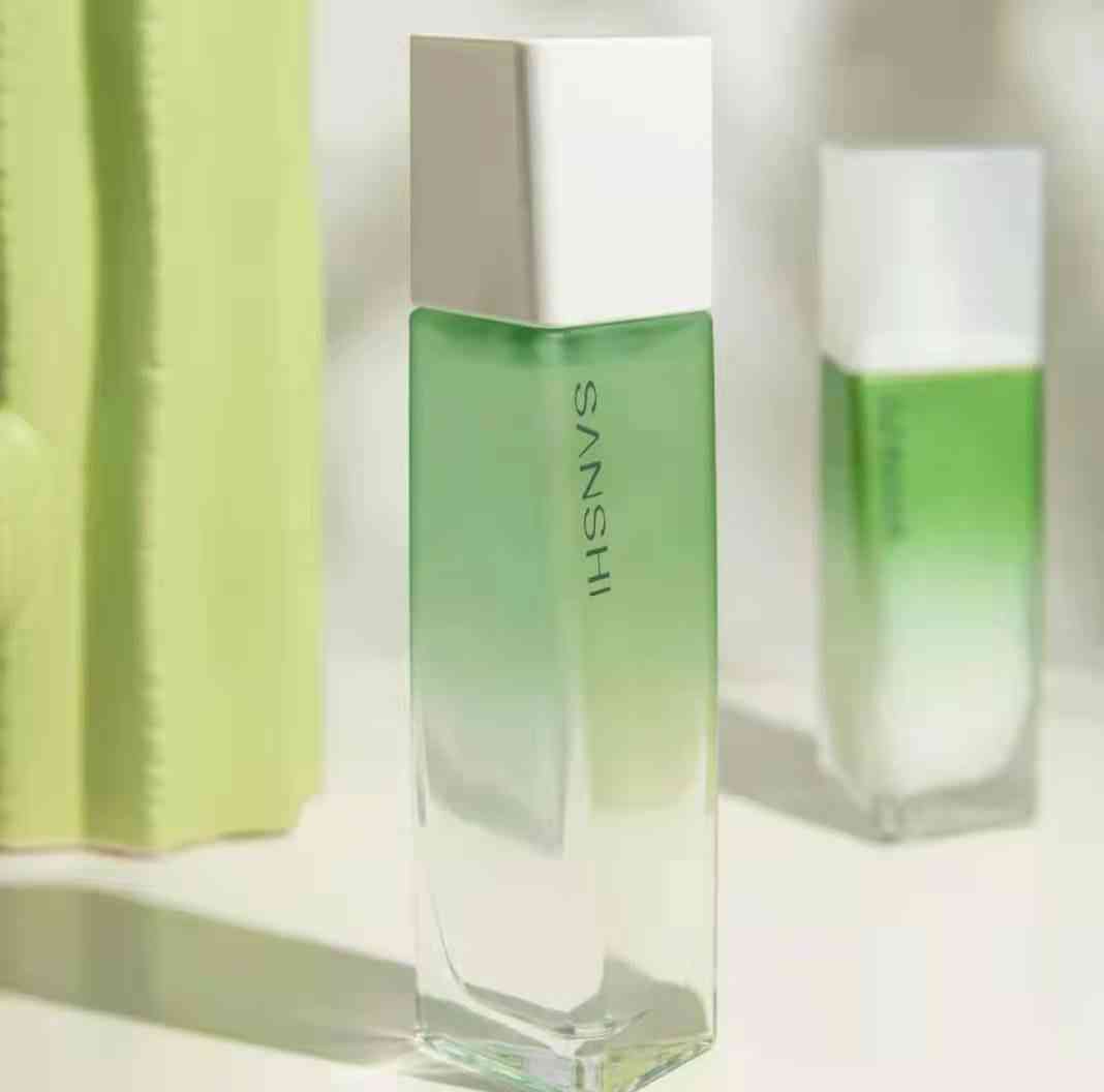 哪种化妆品补水又不长痘(哪款护肤品补水不闷痘)插图2 哪种化妆品补水又不长痘(哪款护肤品补水不闷痘)插图2