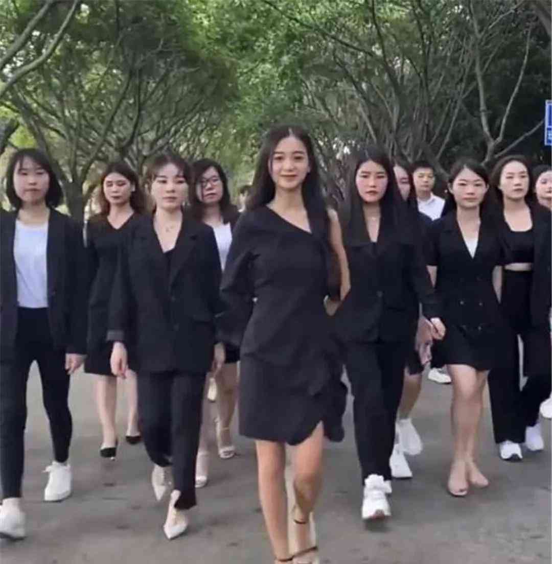 孕妇梦见化妆品忘家里了(梦见化妆品丢了好不好)插图1 孕妇梦见化妆品忘家里了(梦见化妆品丢了好不好)插图1