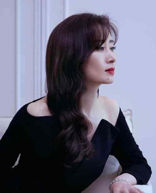 少女给妈妈化妆品好嘛图片(少女给妈妈化妆品好嘛图片高清)