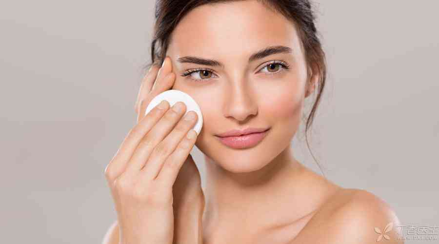 化妆品里有小红点(化妆品里有小红点是过敏吗)