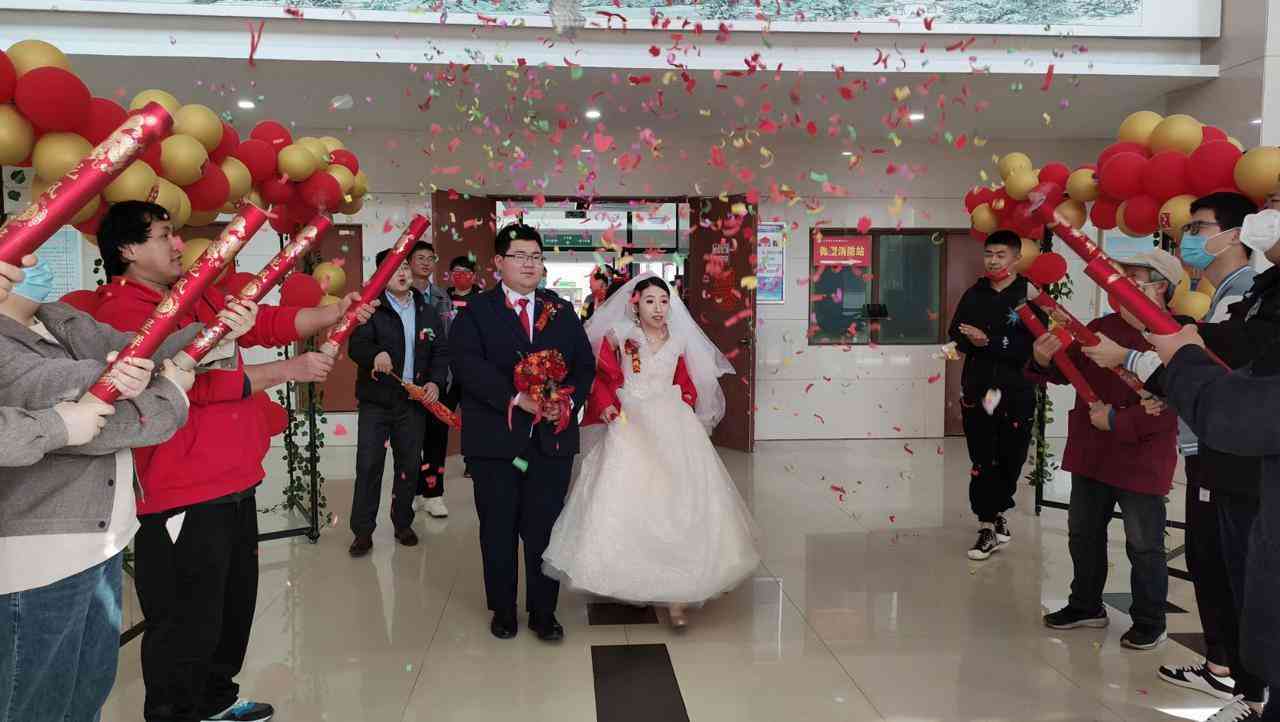 化妆品和服装同时做