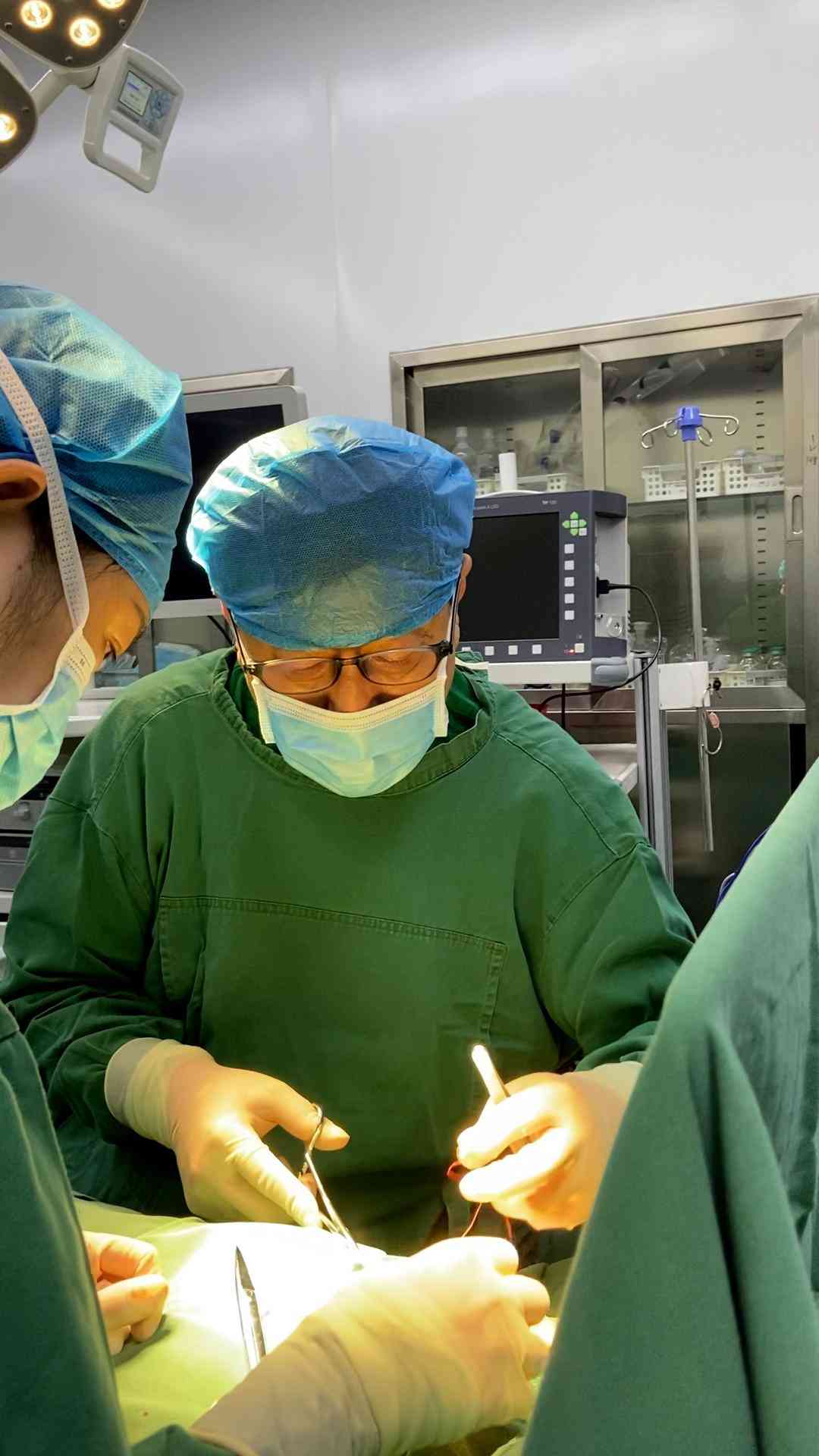 脸用了含激素的化妆品(脸用了含激素的化妆品怎么办)