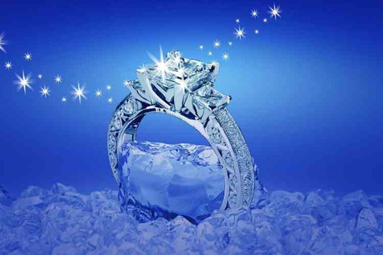 订婚女方化妆品谁买好(订婚女方化妆品谁买好点)