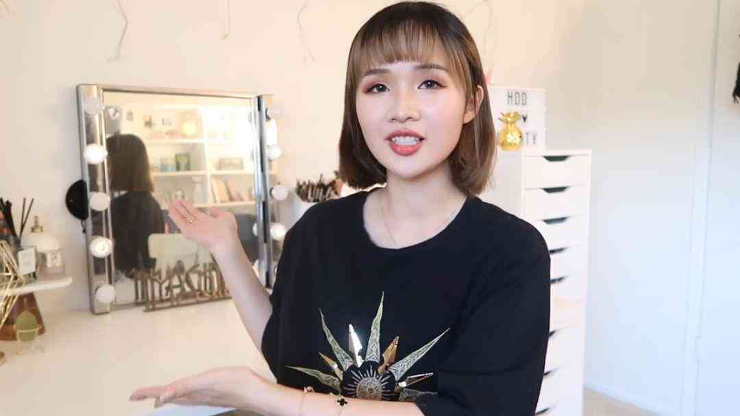 国货化妆品置物架桌面收纳(化妆品置物架手工制作)