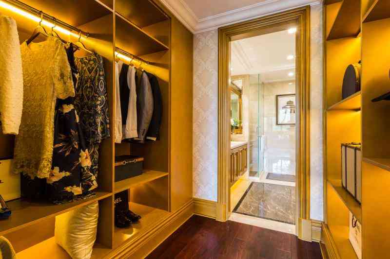 化妆品收纳盒一打开坏了(化妆品收纳盒摔坏的照片)