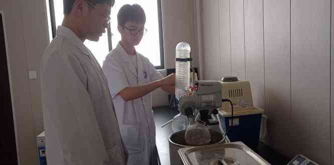 大学同学买什么化妆品(大学同学买什么化妆品比较好)