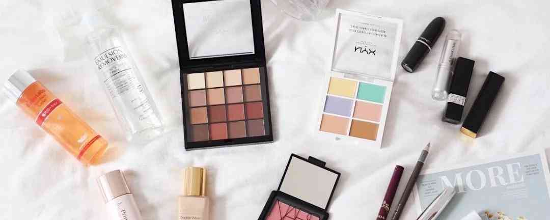 新手化妆品都买什么好呢(新手化妆品都买什么好呢知乎)