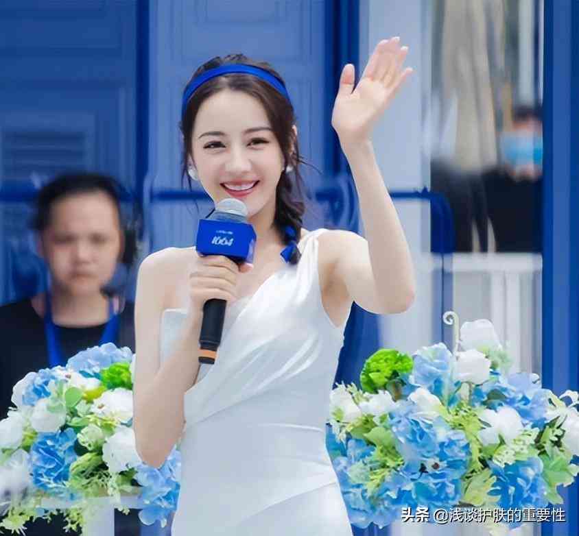 化妆品在脸上不显脸小(化妆品在脸上不显脸小怎么回事)