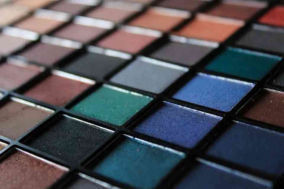 给女生买化妆品送的小样(给女生买化妆品送的小样是真的吗)