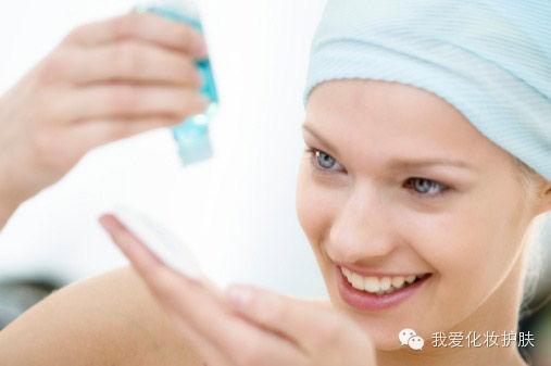 刚涂完化妆品吃零食(擦完化妆品的手可以吃东西吗)