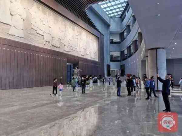 郑州化妆品展台生产厂家(郑州化妆品展柜厂)