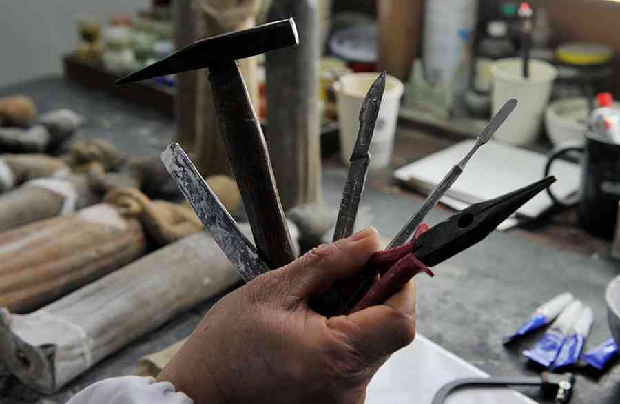 用纸做大人的化妆品教程(用纸做的迷你化妆品)