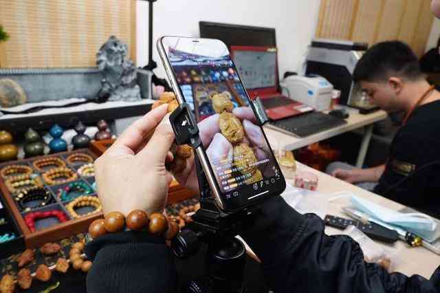 玉髓与玛瑙的区别(玉髓和玛瑙的区别和价格)