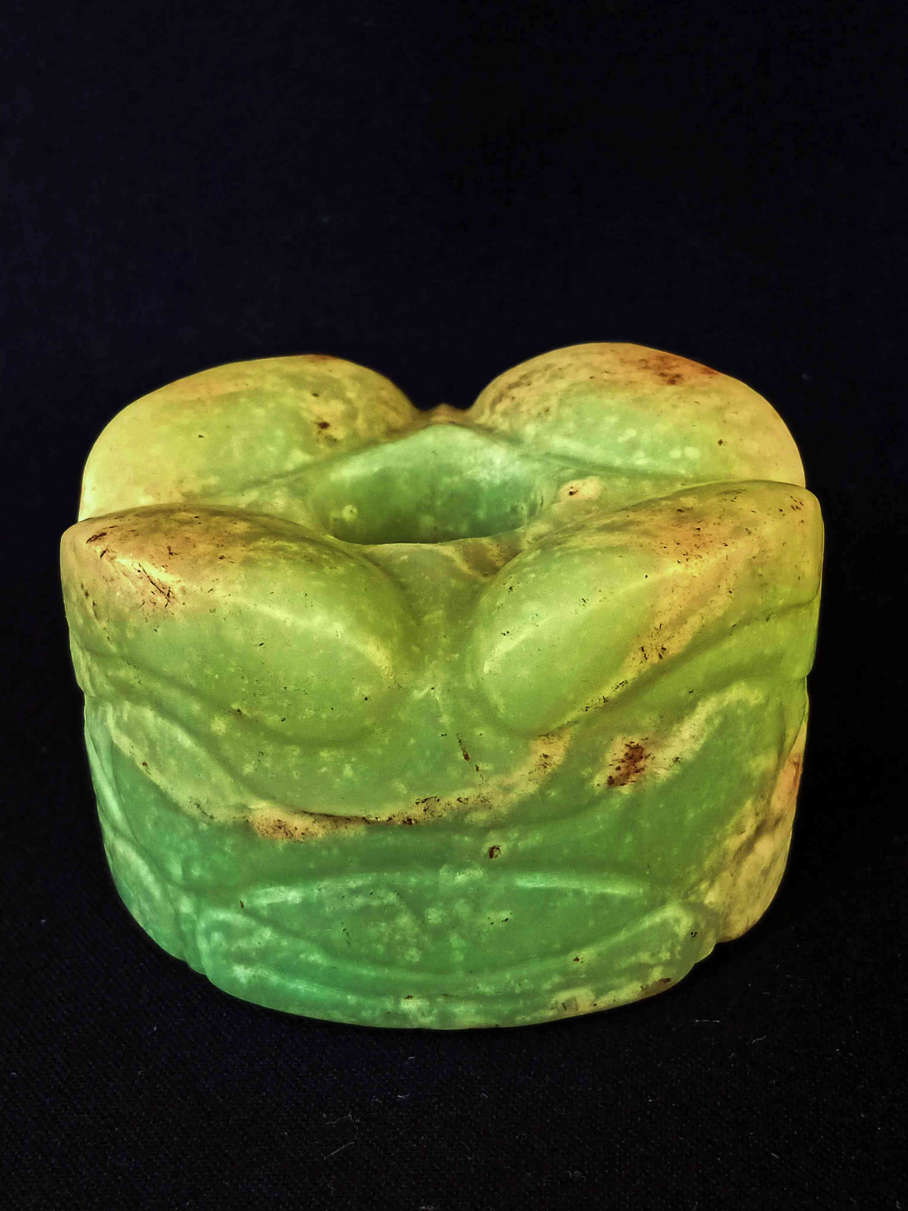 玛瑙和玉的区别哪个贵(玛瑙和玉石有什么区别哪个好)