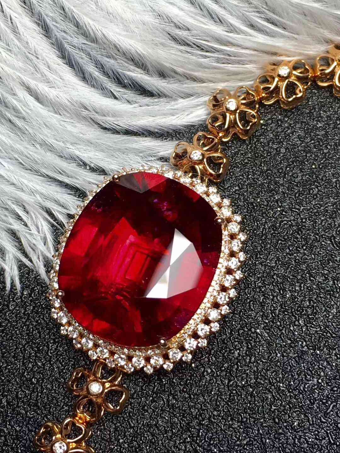 黑碧玺原石功效(黑碧玺的功效与作用点)