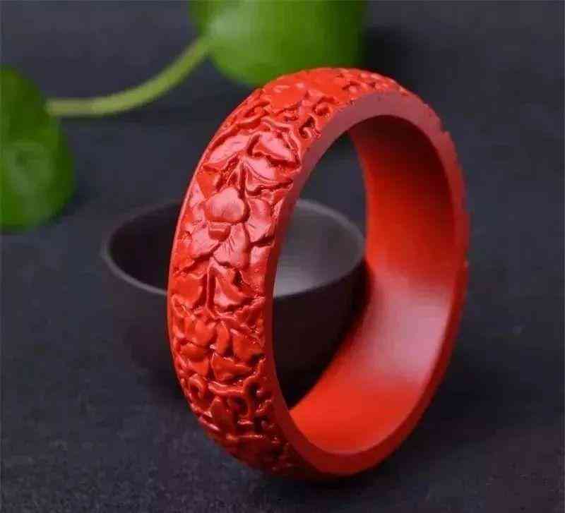 玛瑙手镯的功效与作用(玛瑙手镯的功效与作用佩戴禁忌)