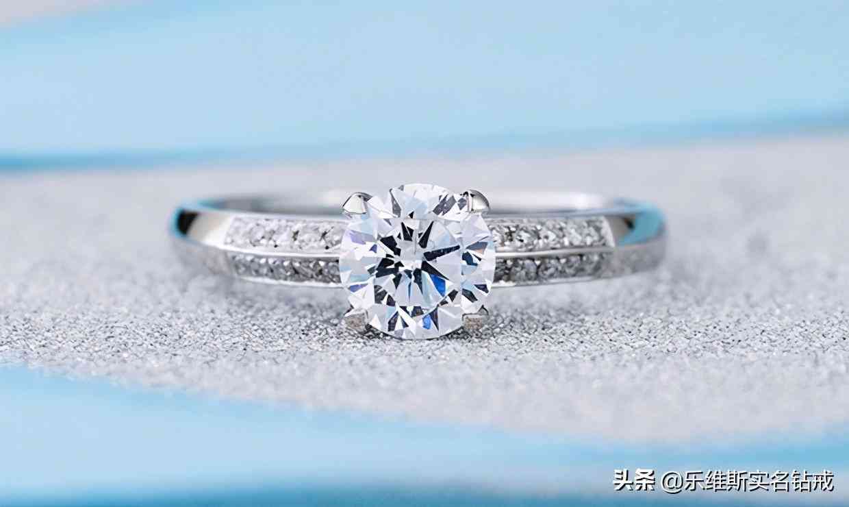 订婚戒指男女应该戴哪只手(订结婚戒指戴哪个手指)