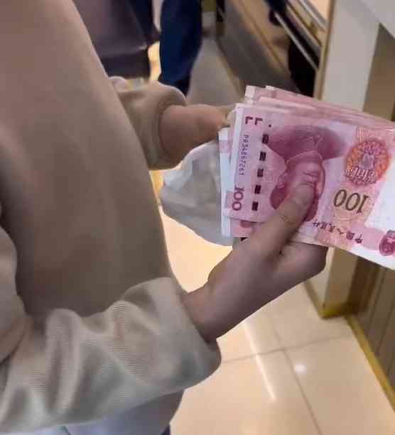 情侣戒指戴法的含义(情侣戒指的戴法和意义何在)