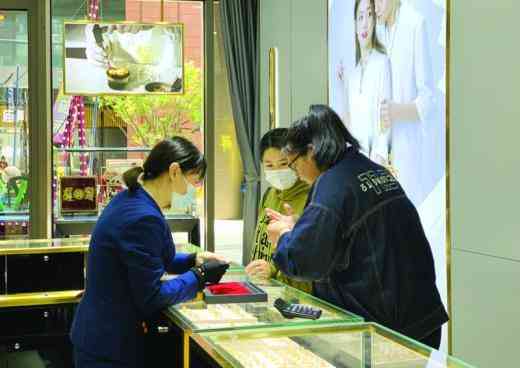 今日黄金金价周大生(今日金价 黄金周大生)