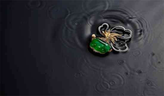 鉴别翡翠最简单方法(最简单鉴别翡翠的方法)