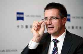 访卡尔蔡司光学国际集团总裁迈克尔·霍夫曼