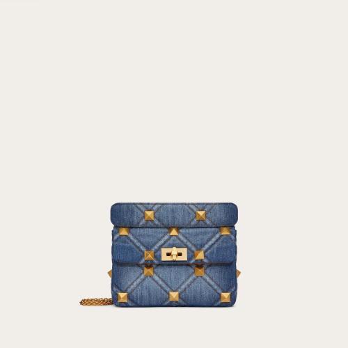  VALENTINO华伦天奴 22年秋冬 女士 单肩包 SAC MOYEN ROMAN STUD THE SHOULDER BAG EN DENIM A