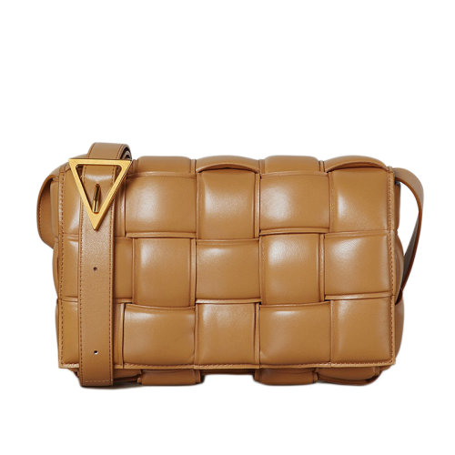 Bottega Veneta/葆蝶家 2020春夏新款CASSETTE系列 焦糖色小羊皮双面正交编织单肩豆腐包  591970VCQR19850