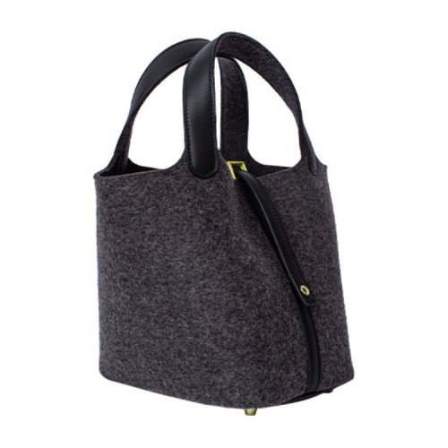 【主推】HERMES/爱马仕 经典款 黑色毛毡皮质 金扣 女士手提包Picotin18（配HERMES礼品盒）