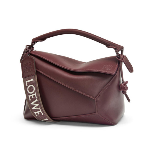 LOEWE/罗意威 22新款 Puzzle Edge系列 女士小号牛血色缎面小牛皮同色金属配饰兔子吊饰拆卸调节肩带手提单肩斜挎拼图包A510P60X24-8555