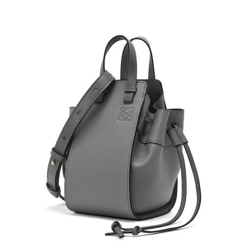  LOEWE/罗意威 22新款Hammock系列 女士迷你款沥青灰色柔软粒面牛皮革单肩斜挎手提吊床包A538V07X15-1640