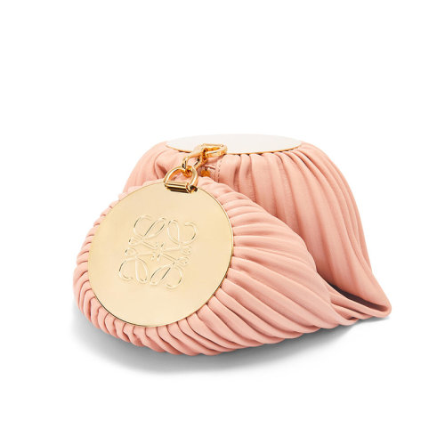 LOEWE/罗意威 22新款 女士淡粉色羊皮革褶皱效果拉链开合两端同色徽标压纹手拿包手腕包单肩手提包A912P84X07-7840