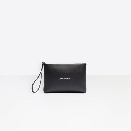  BALENCIAGA巴黎世家 22年春夏 男士 手拿包 Men's Cash Gusset Pou*w*ch With Handle in BLACK 预定商品1-3周发货