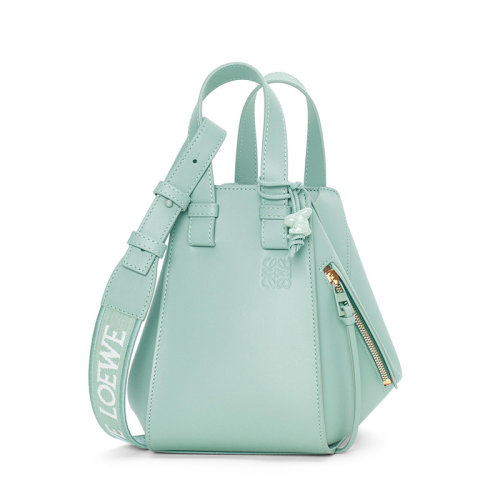LOEWE/罗意威 22新款 Hammock系列 女士淡青瓷釉色缎面小牛皮同色金属配件拆卸调节肩带钩扣开合单肩手提斜挎包A538H13X07-8764