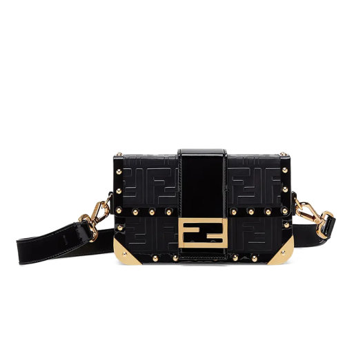 FENDI/芬迪 BAGUETTE TRUNK 黑色小牛皮饰有铆钉细节和FF图案压纹法棍包式迷你行李箱斜挎单肩包 7VA507A8V2F0KUR
