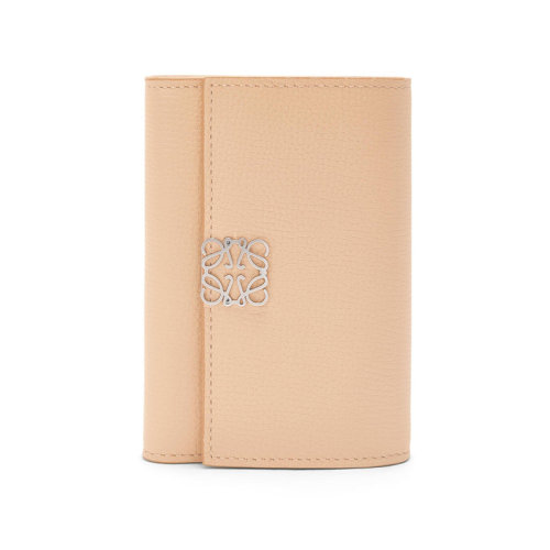 LOEWE/罗意威 22新款 女士小号裸色鹅卵石纹牛皮革徽标扣垂直三折钱包C821S33X01-7620